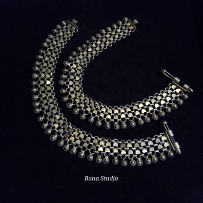 Tikli Anklets